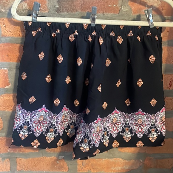 Pull On Printed Shorts - Picture 4 of 5